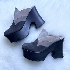 Platform Mule Clog in Two-Tone Gray Suede